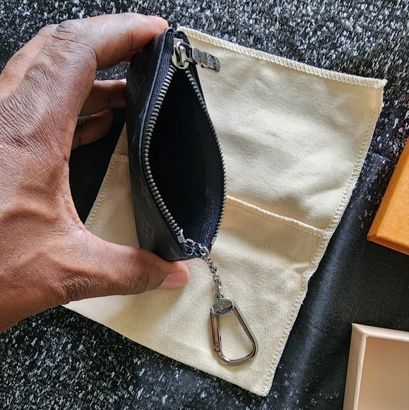 LV Clay Reverse key pouch - Picture 2 of 6
